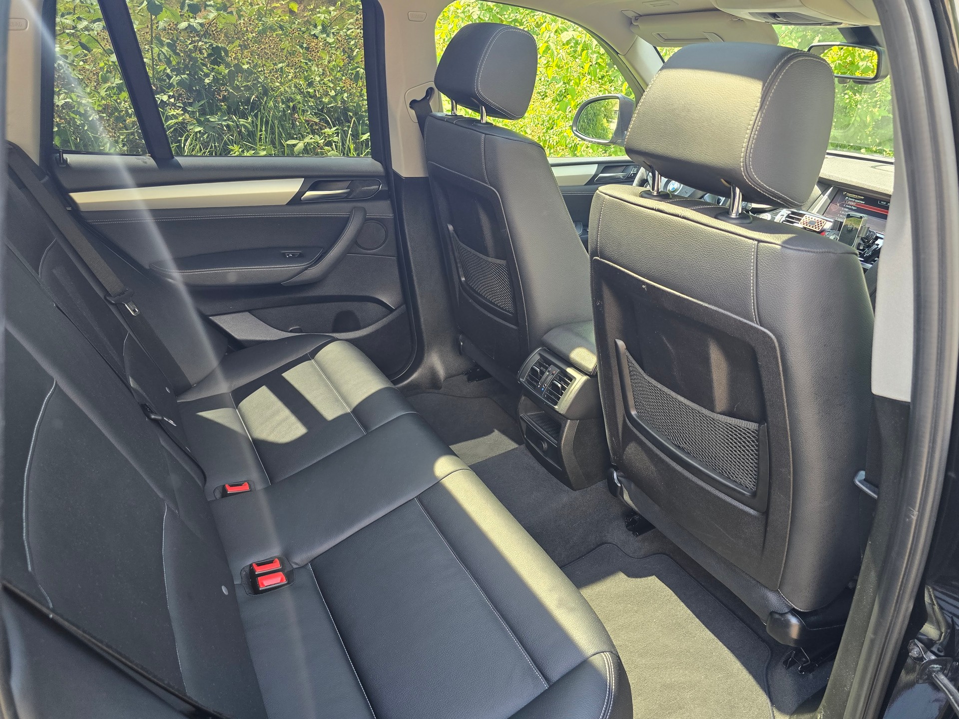 BMW 20i xDrive-image-3