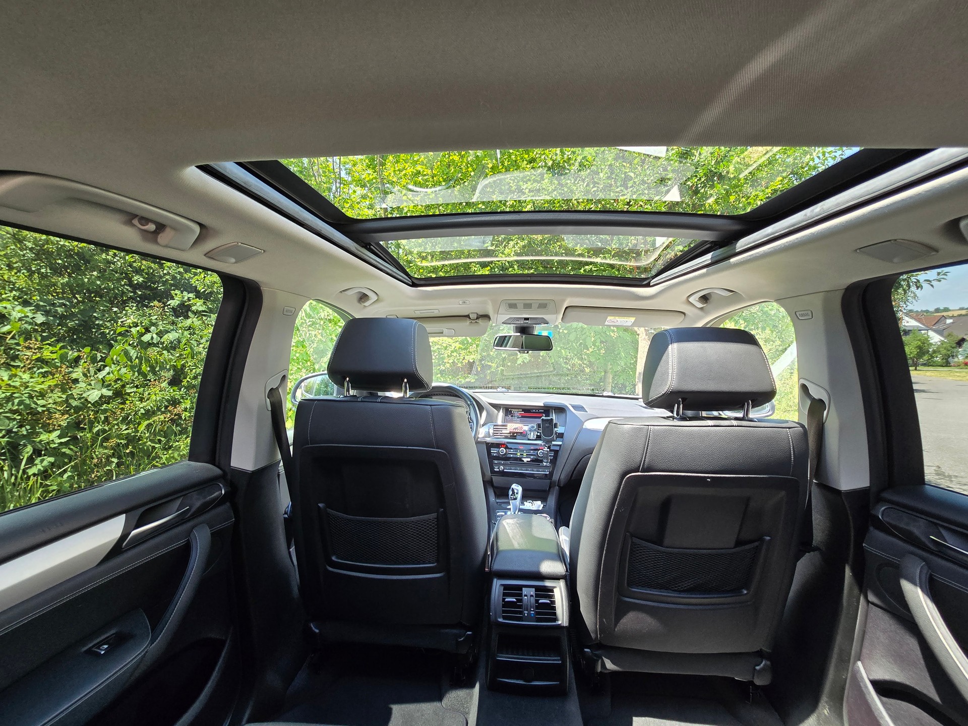 BMW 20i xDrive-image-6