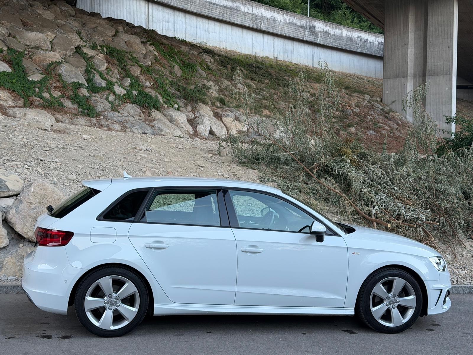 AUDI A3 Sportback 1.4 TFSI Ambition S-tronic S-Line-image-5
