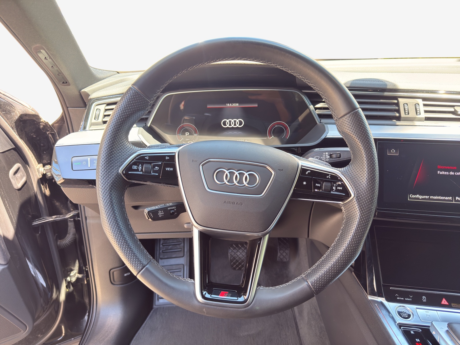 AUDI e-tron 55 Sportback S Line Black Edition quattro-image-10