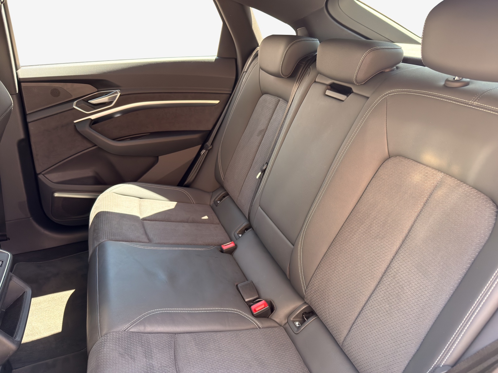 AUDI e-tron 55 Sportback S Line Black Edition quattro-image-12