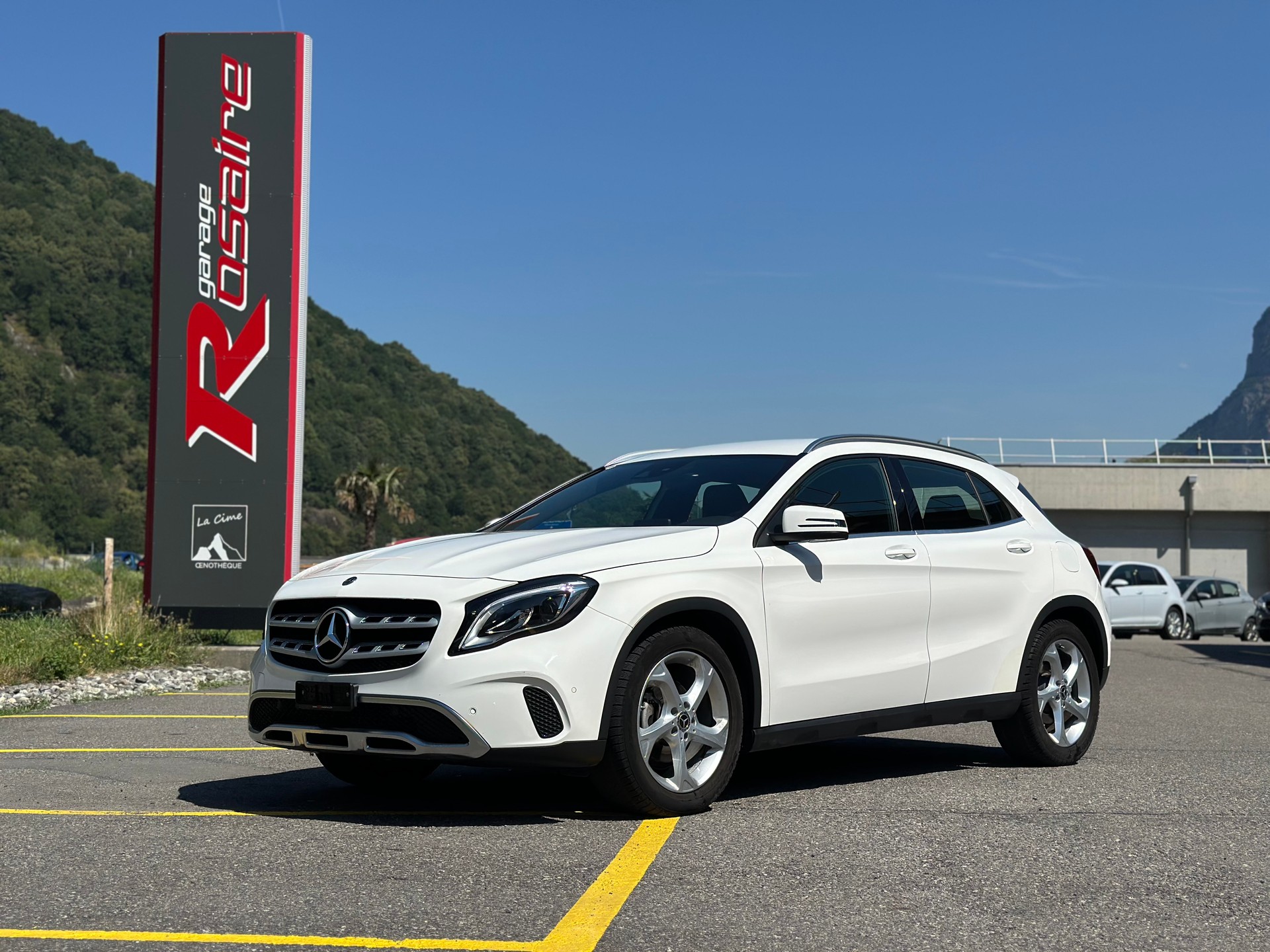 MERCEDES-BENZ GLA 200 d Style 4Matic 7G-DCT-image-1