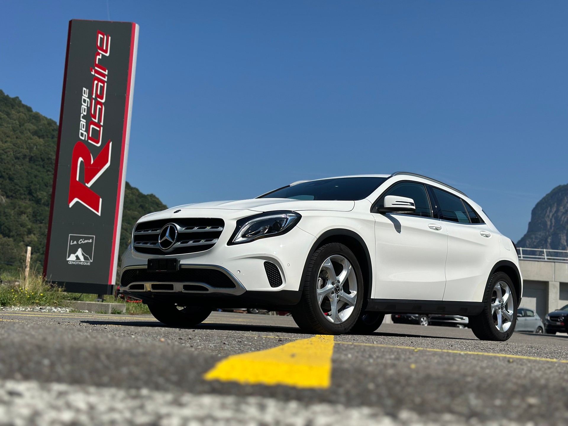 MERCEDES-BENZ GLA 200 d Style 4Matic 7G-DCT-image-0
