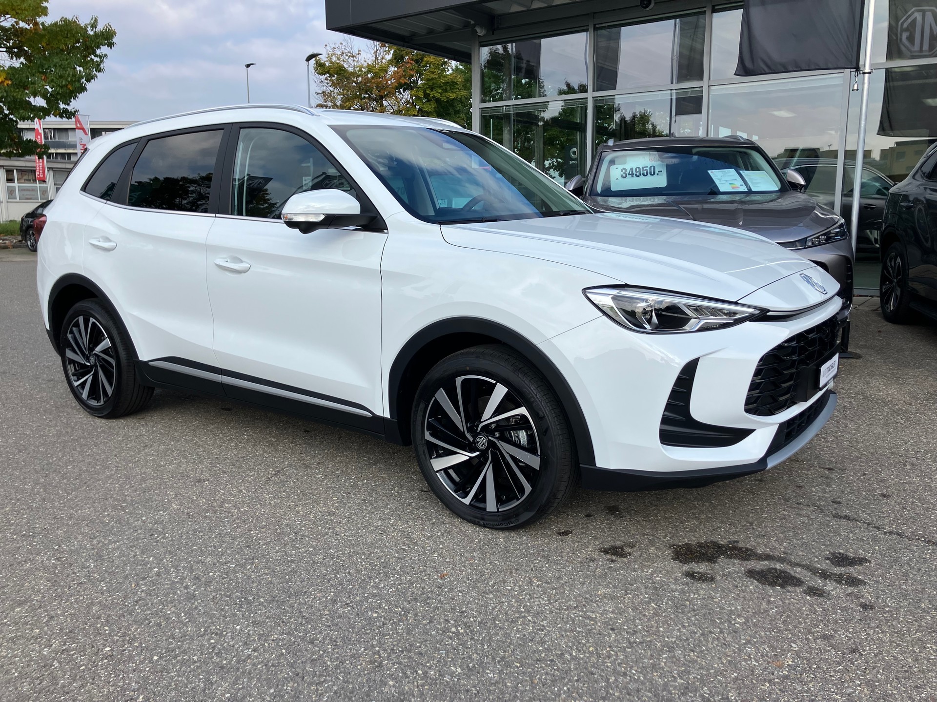 MG ZS 1.5 Hybrid+ Luxury-image-2