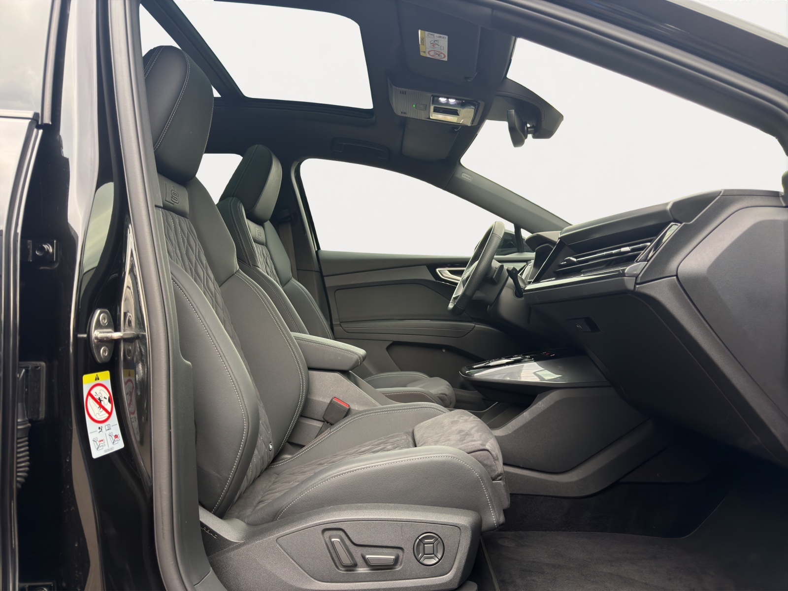 AUDI Q4 SB 50 e-tron quattro 299PS-image-6