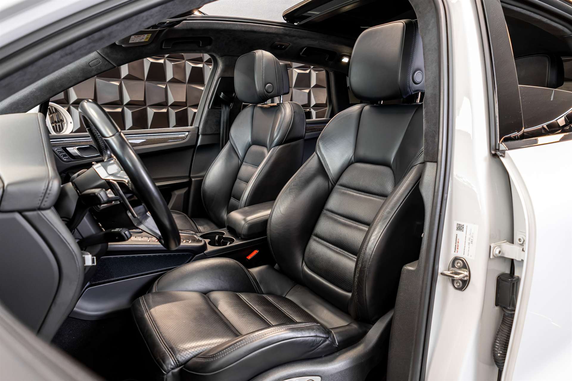 PORSCHE Macan Turbo PDK-image-14