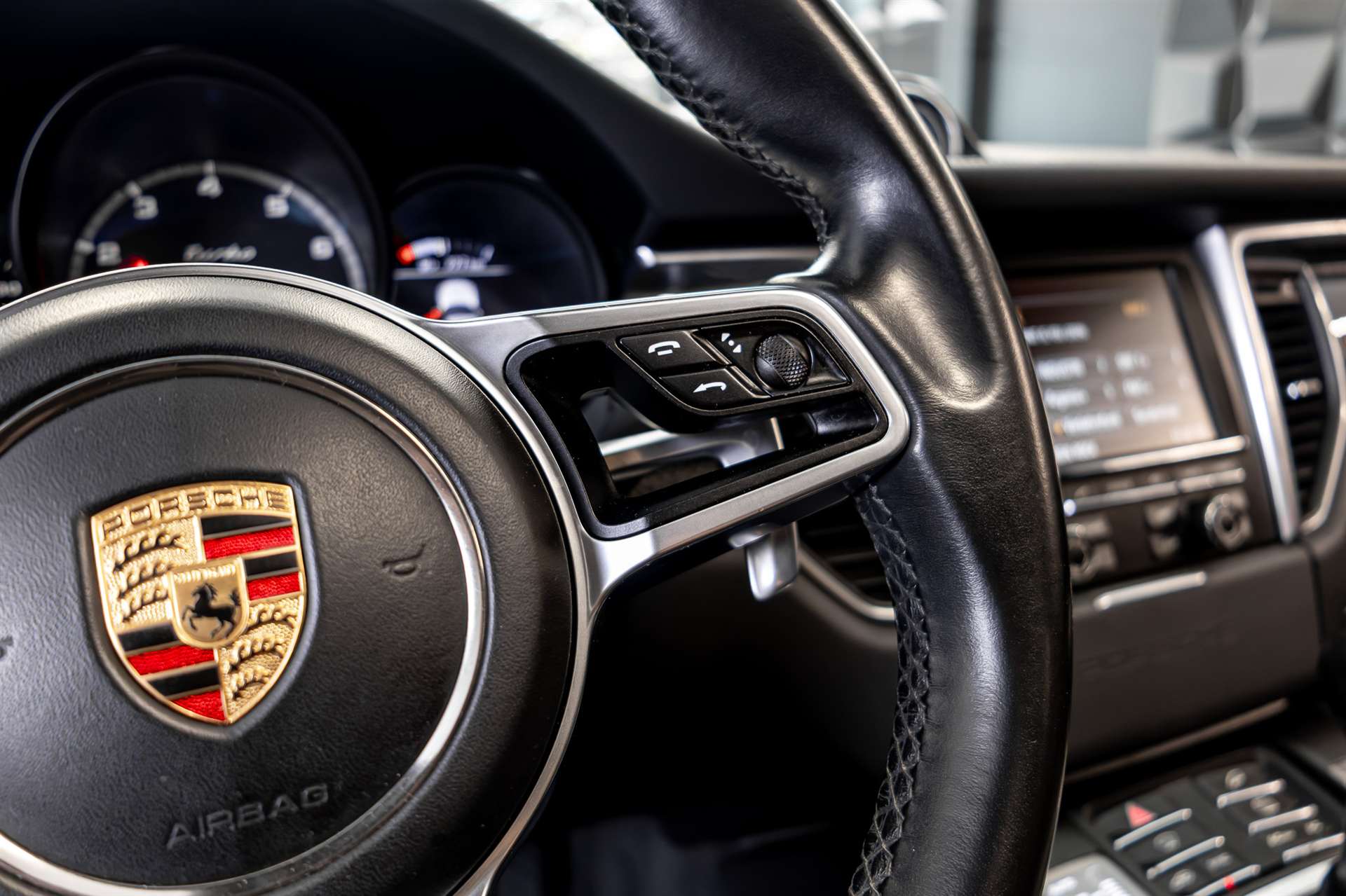 PORSCHE Macan Turbo PDK-image-10