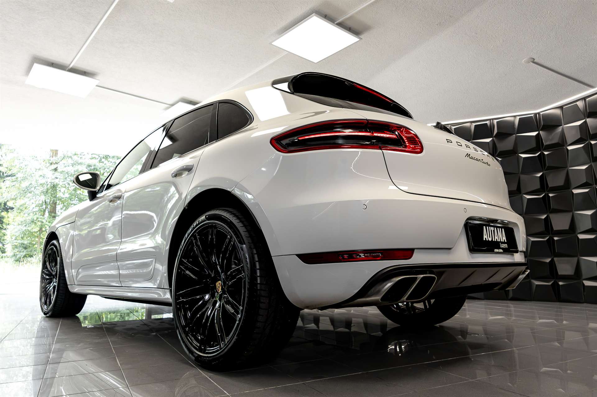 PORSCHE Macan Turbo PDK-image-31