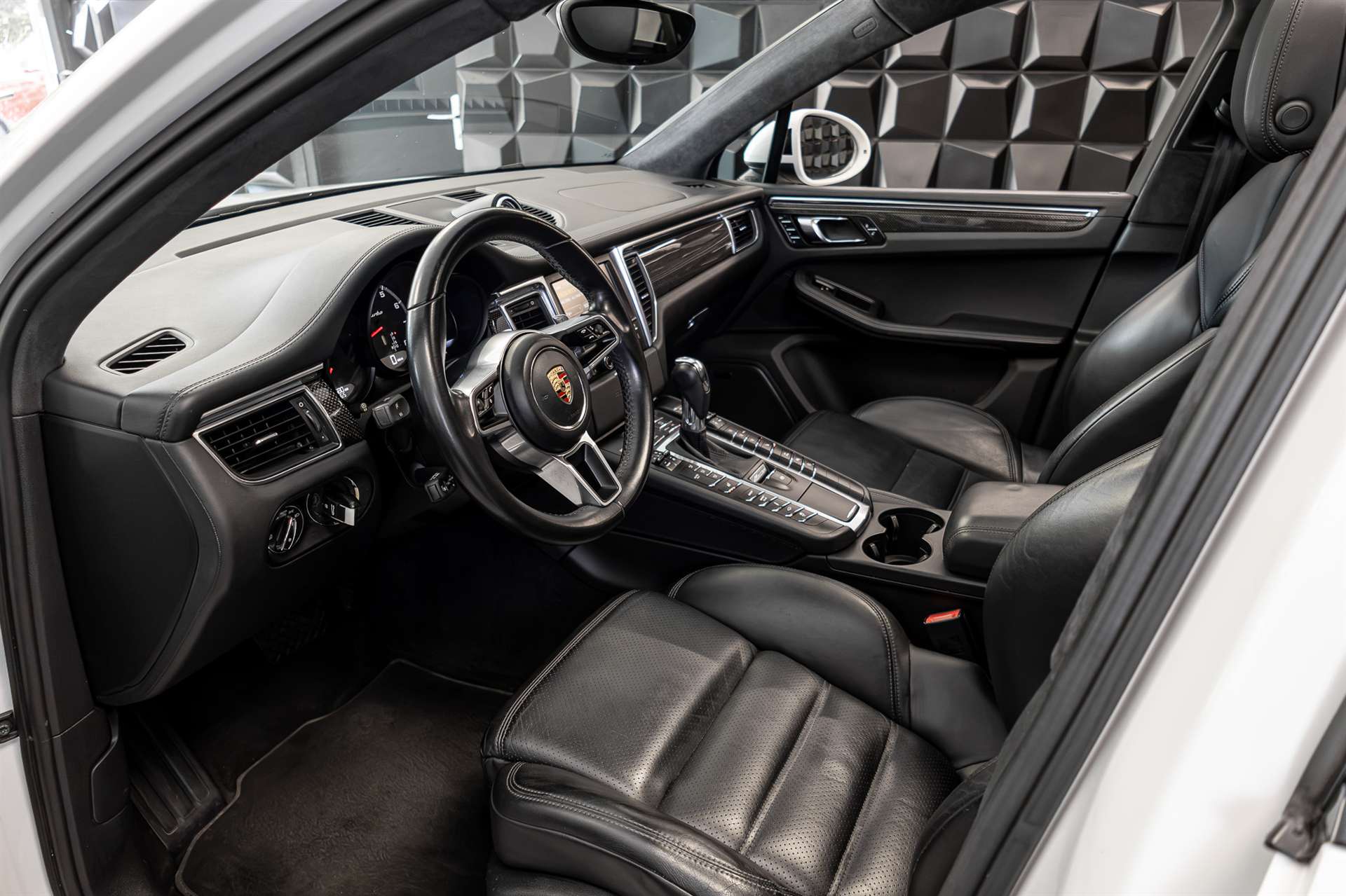 PORSCHE Macan Turbo PDK-image-13
