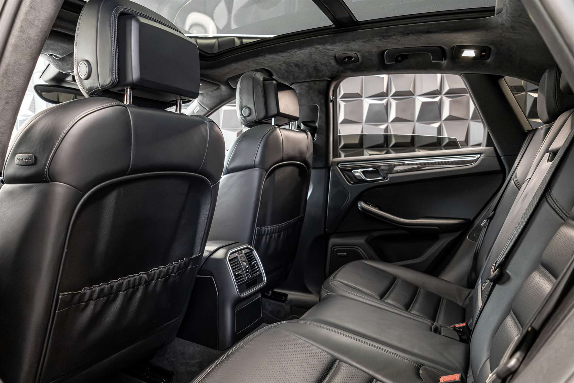 PORSCHE Macan Turbo PDK-image-24