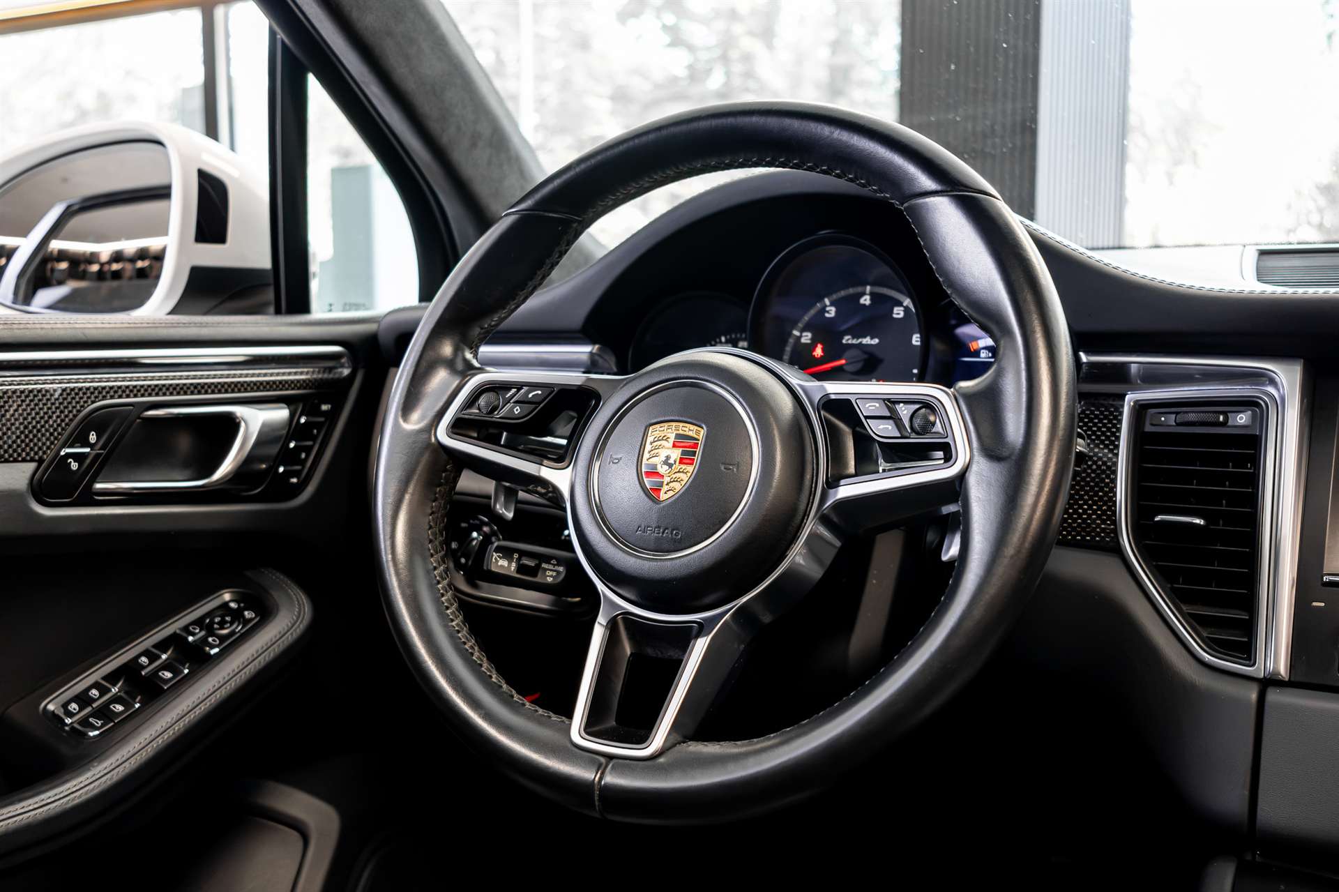 PORSCHE Macan Turbo PDK-image-7
