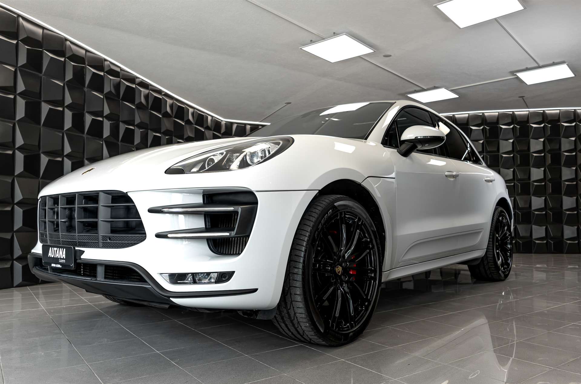 PORSCHE Macan Turbo PDK-image-29