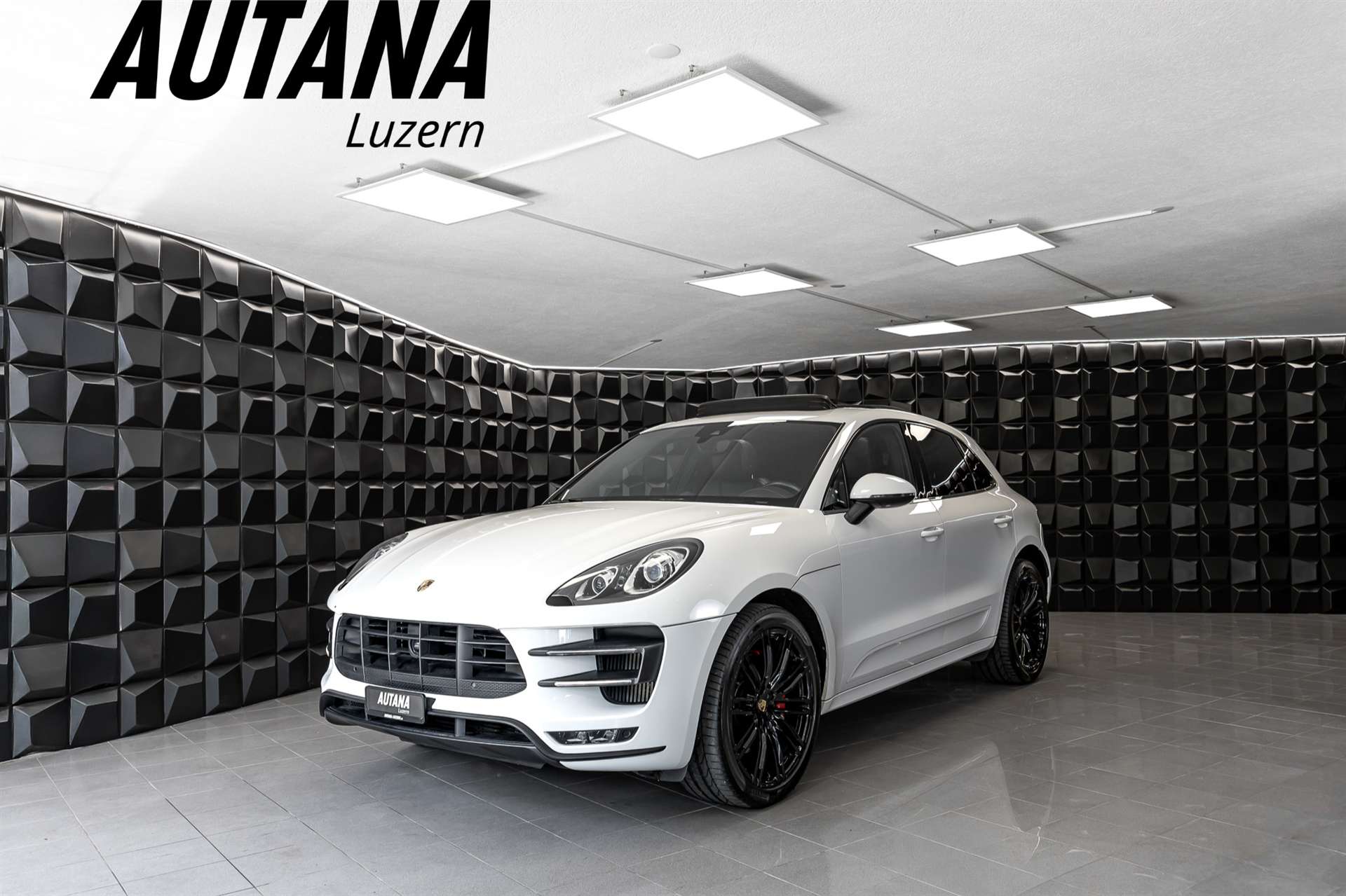 PORSCHE Macan Turbo PDK