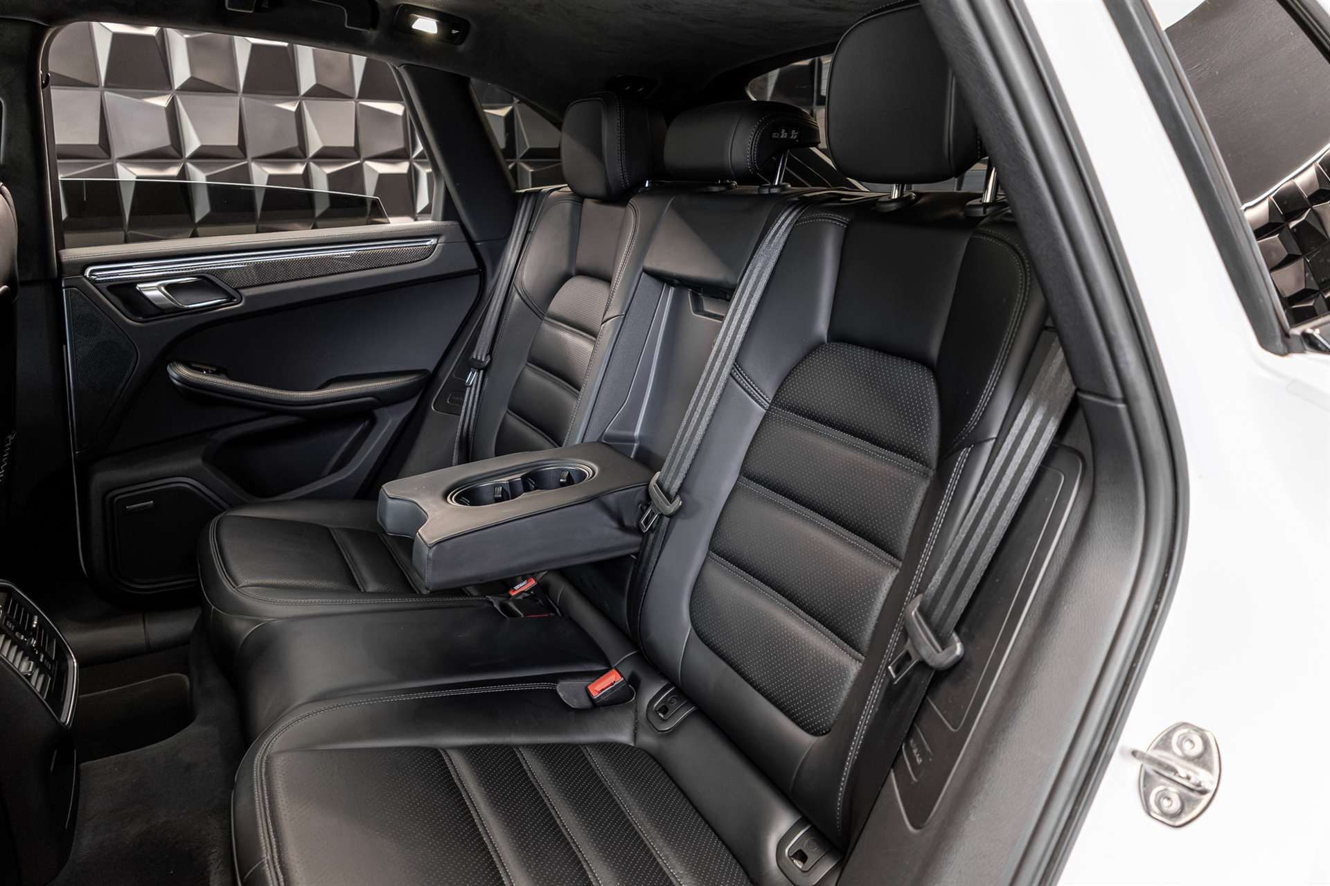PORSCHE Macan Turbo PDK-image-25