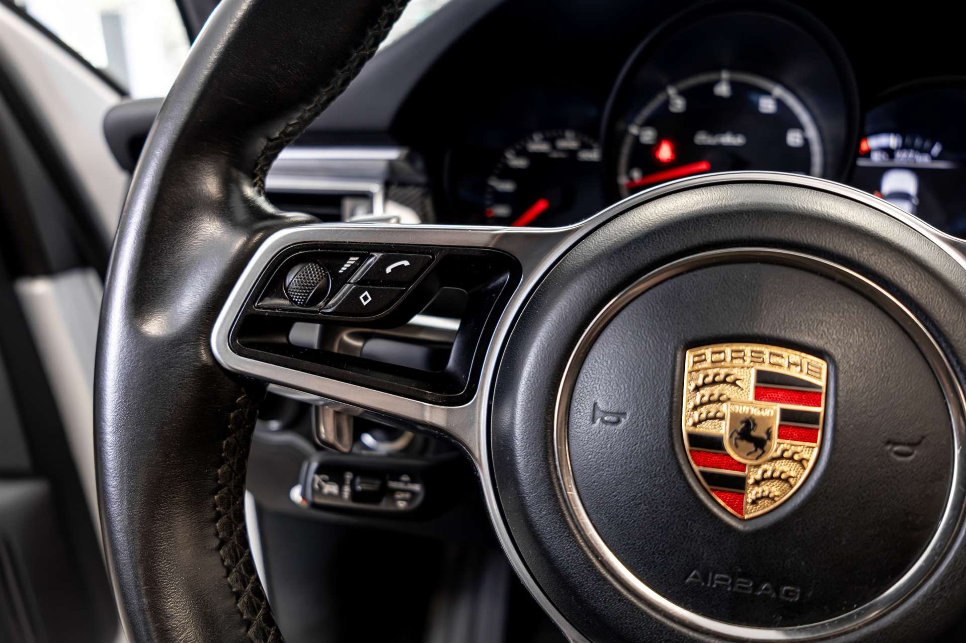 PORSCHE Macan Turbo PDK-image-8