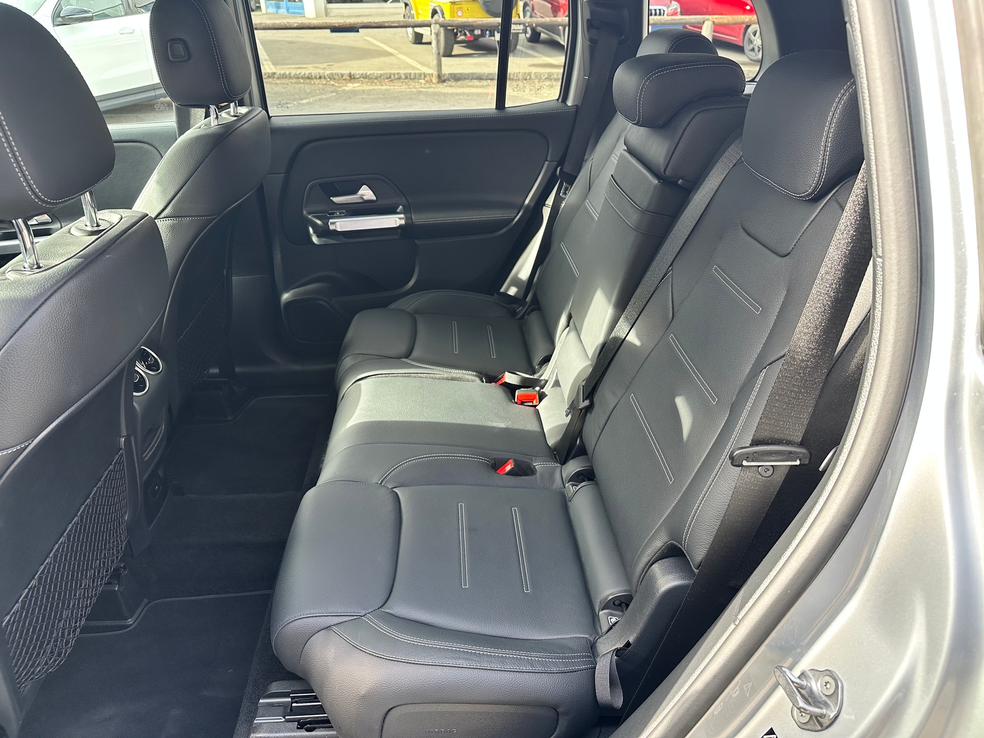 MERCEDES-BENZ GLB 250 AMG Line 4matic-image-11