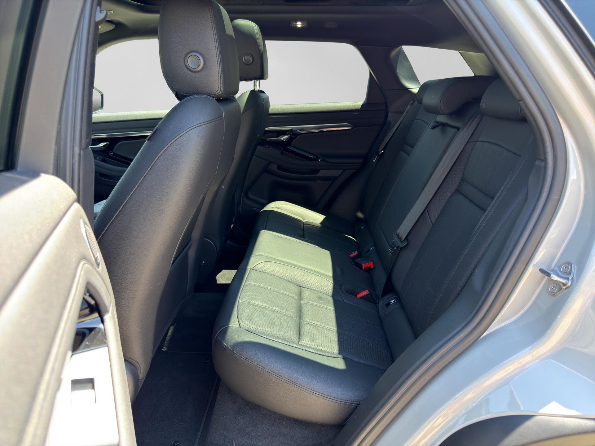 LAND ROVER Range Rover Evoque 2.0 T 250 R-Dynamic SE-image-6