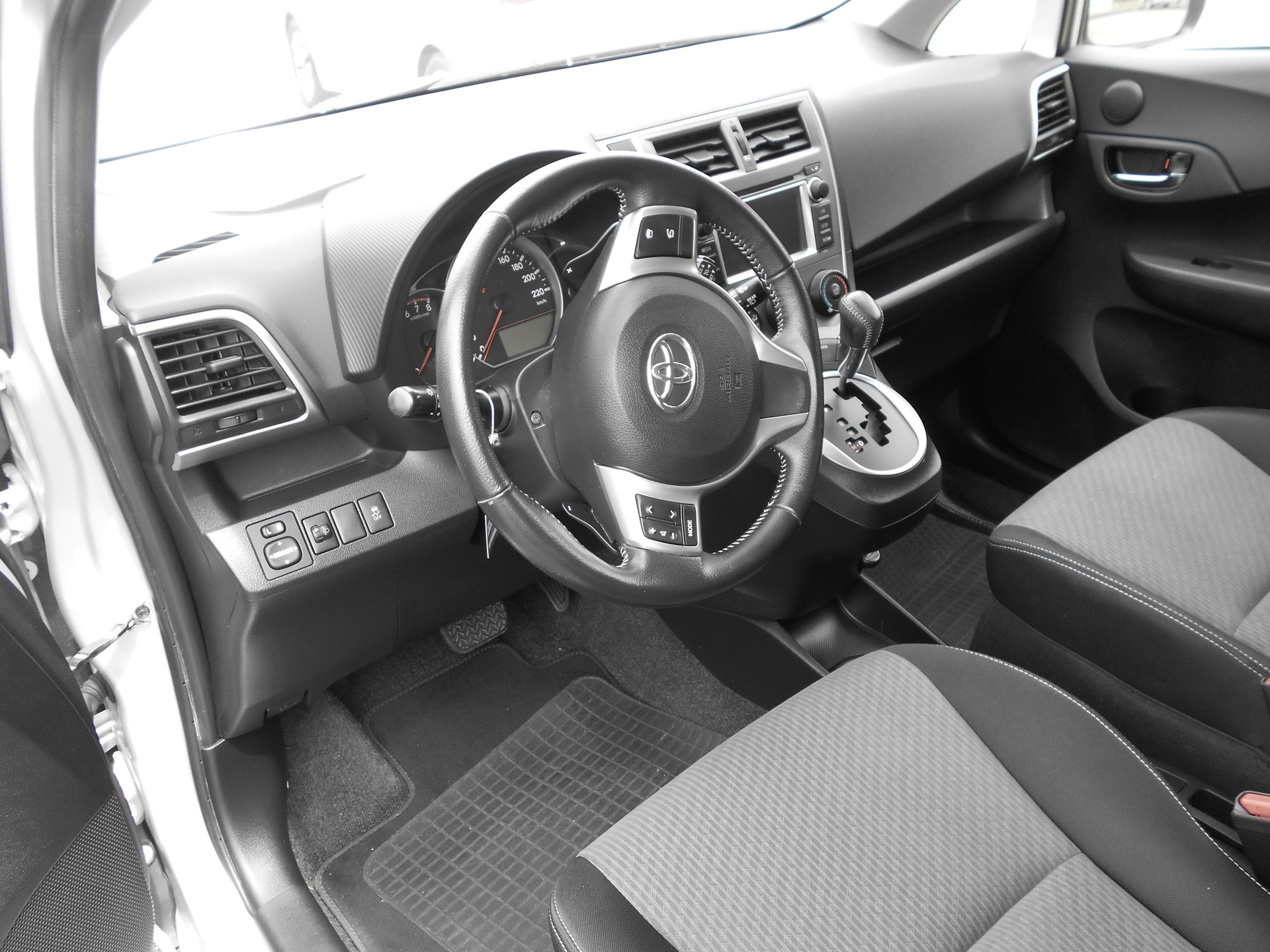 TOYOTA Verso-S 1.33 Linea Luna Multidrive S-image-4