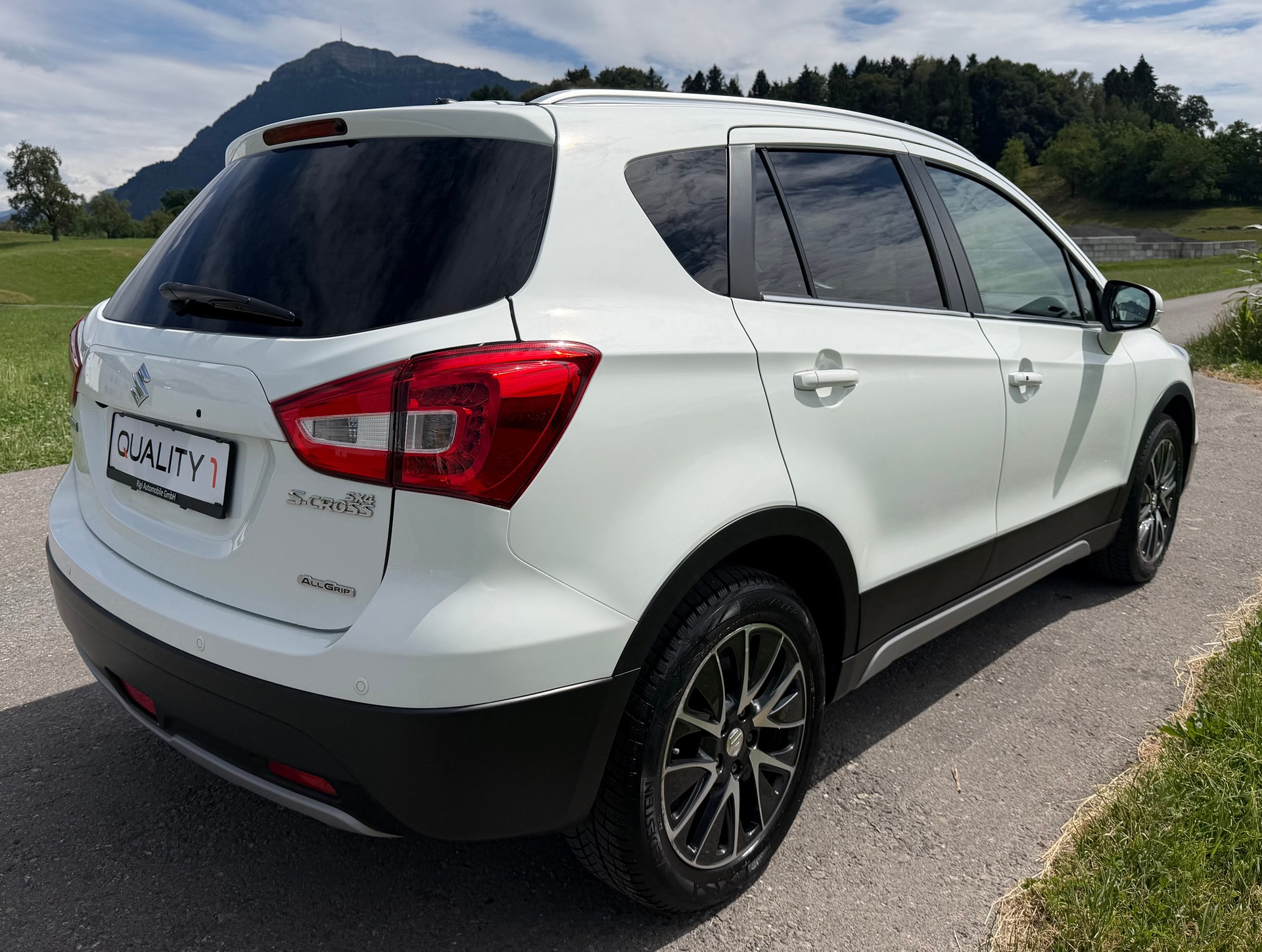 SUZUKI SX4 S-Cross 1.6 TD Sergio Cellano 4WD-image-5
