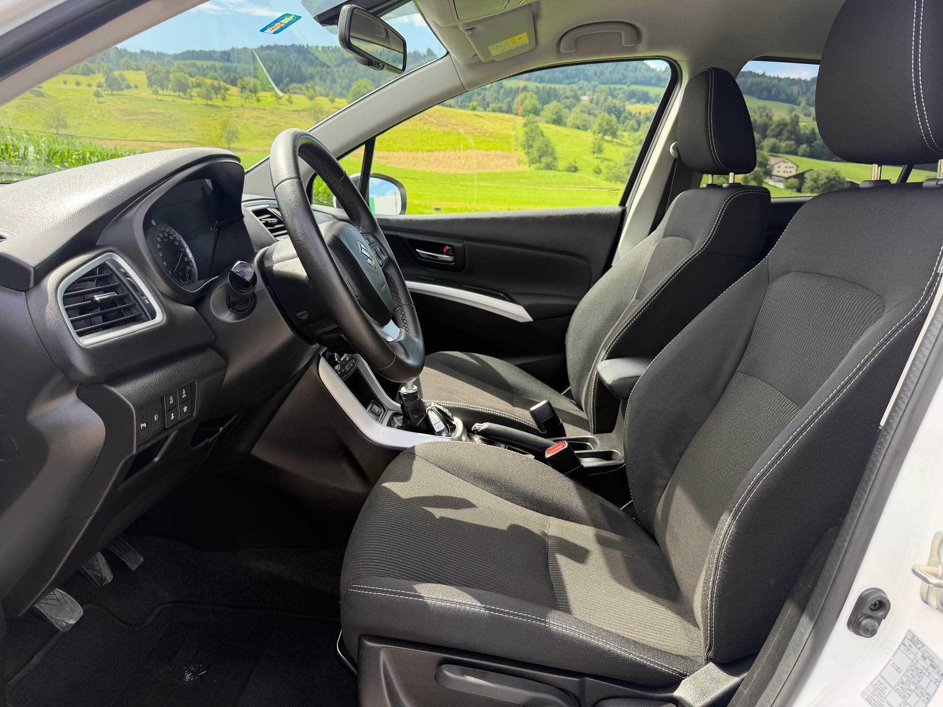 SUZUKI SX4 S-Cross 1.6 TD Sergio Cellano 4WD-image-8