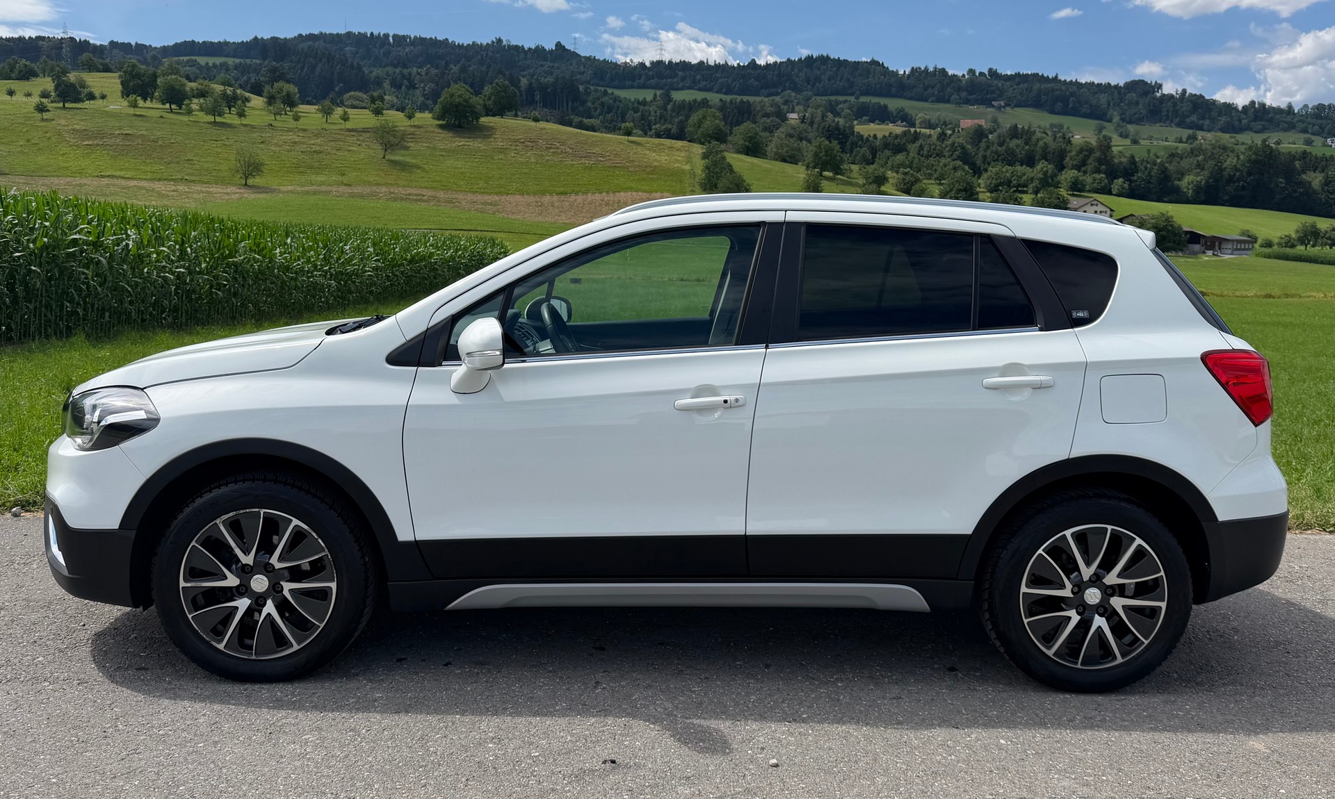 SUZUKI SX4 S-Cross 1.6 TD Sergio Cellano 4WD-image-2
