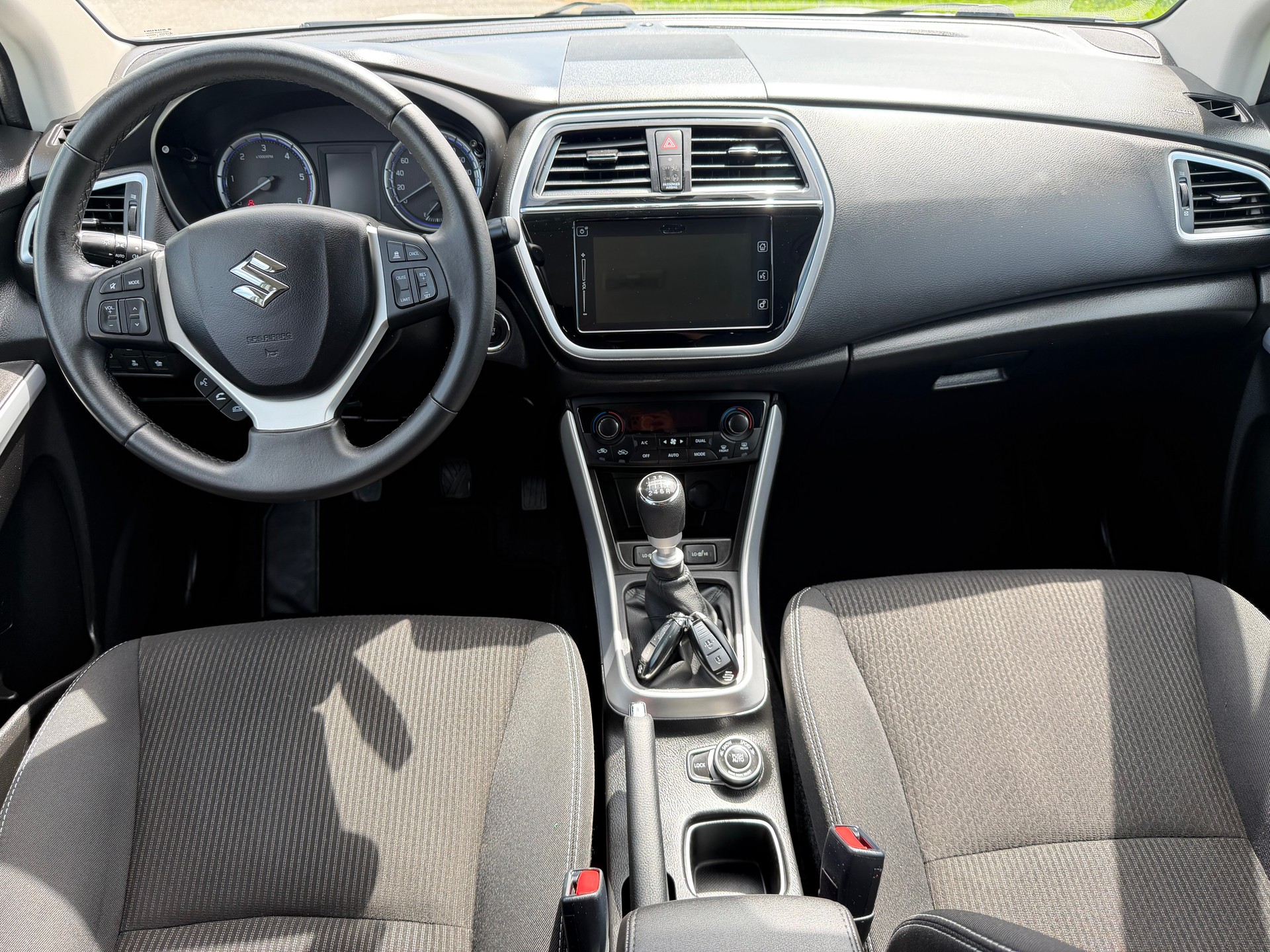 SUZUKI SX4 S-Cross 1.6 TD Sergio Cellano 4WD-image-10
