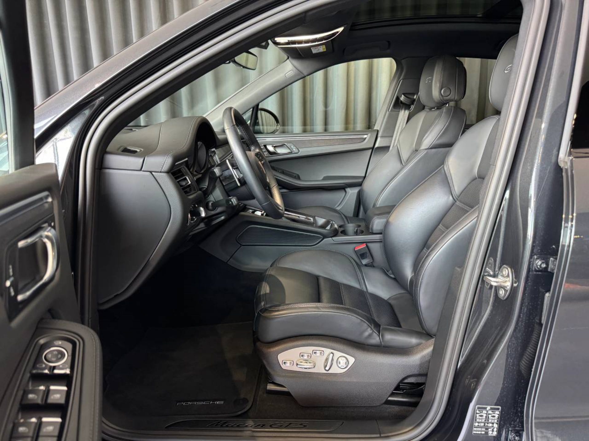 PORSCHE Macan GTS-image-4
