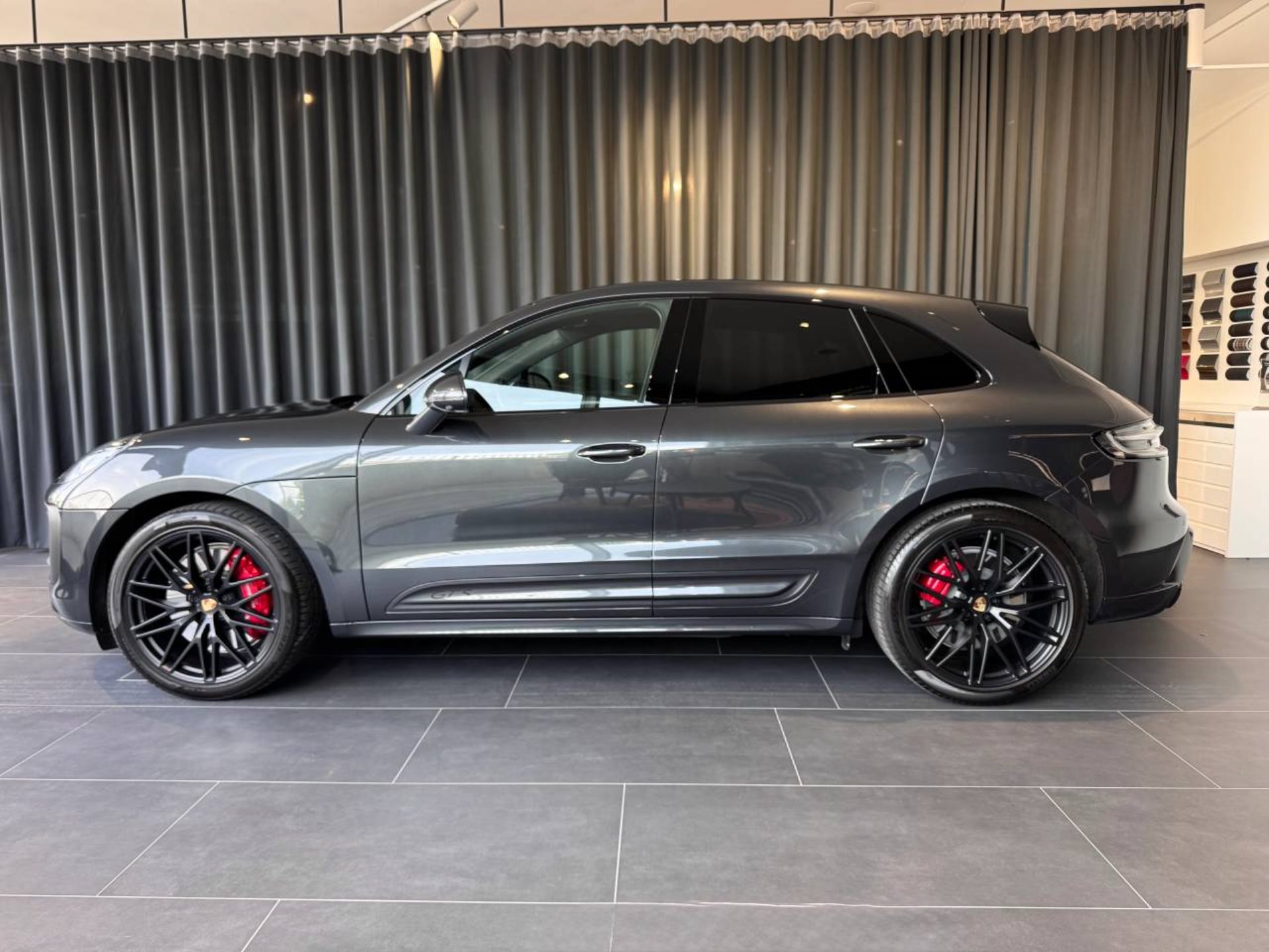 PORSCHE Macan GTS-image-1