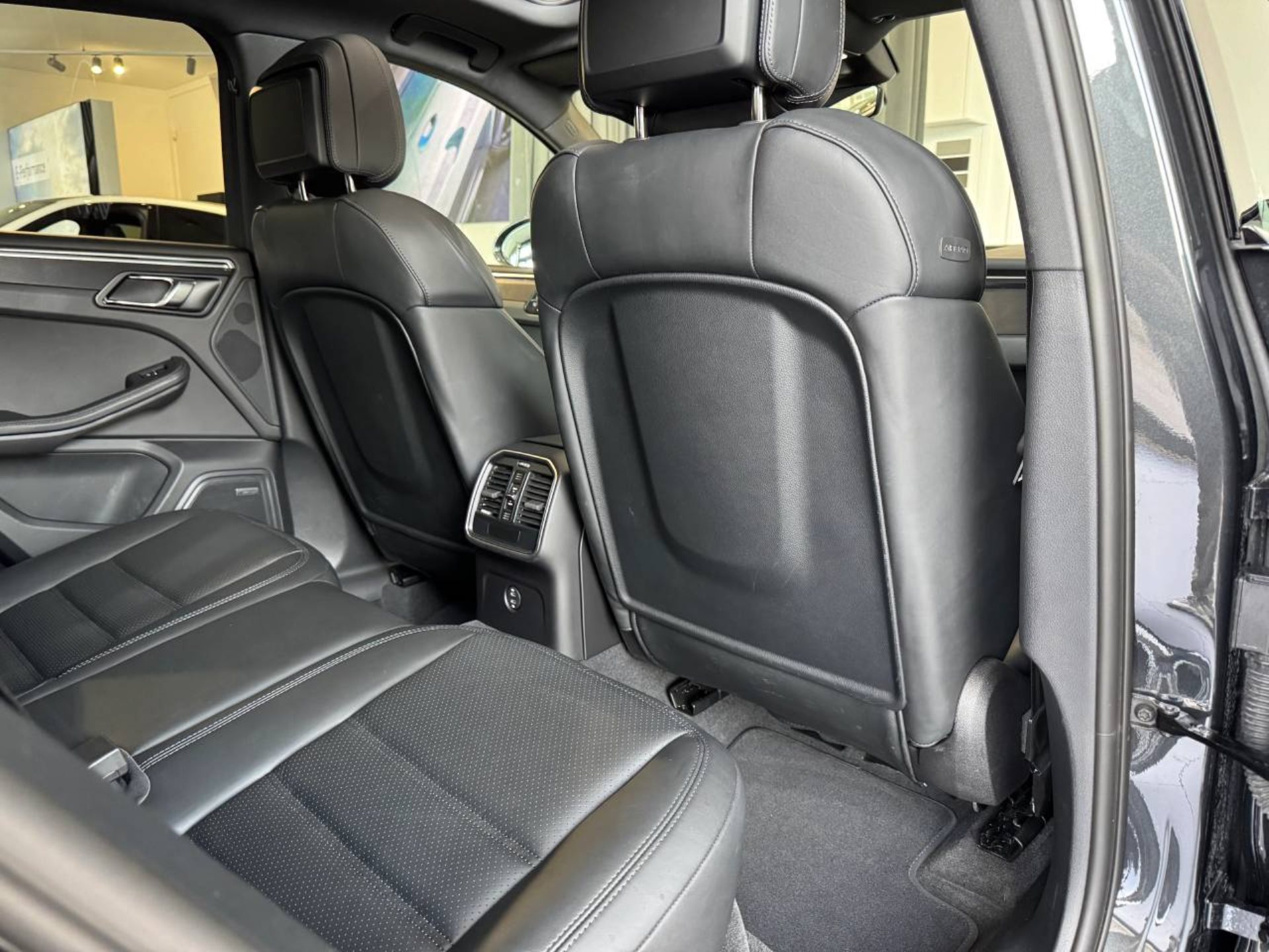 PORSCHE Macan GTS-image-19