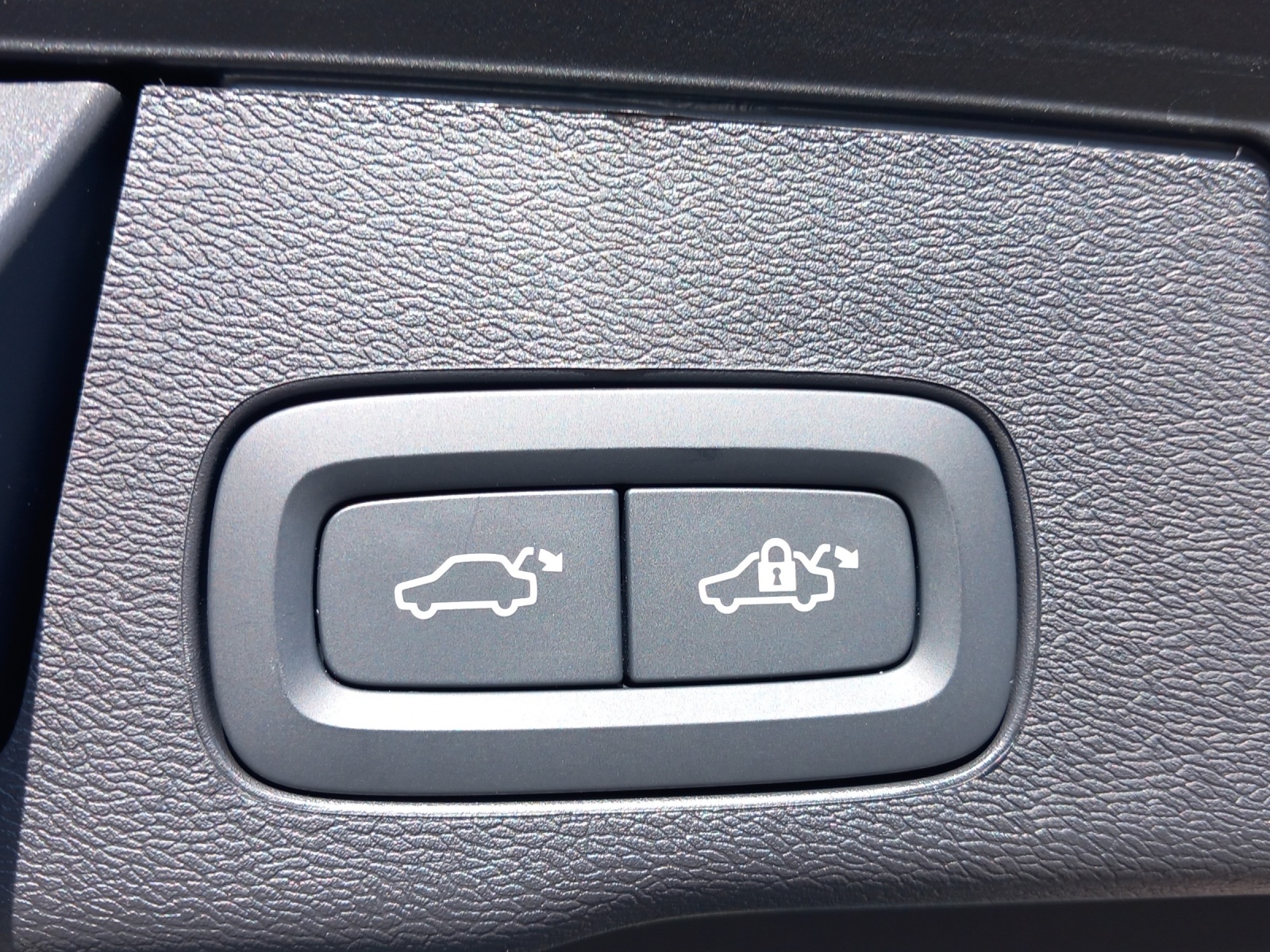 VOLVO XC60 2.0 B5 MH Ultra Bright AWD-image-25