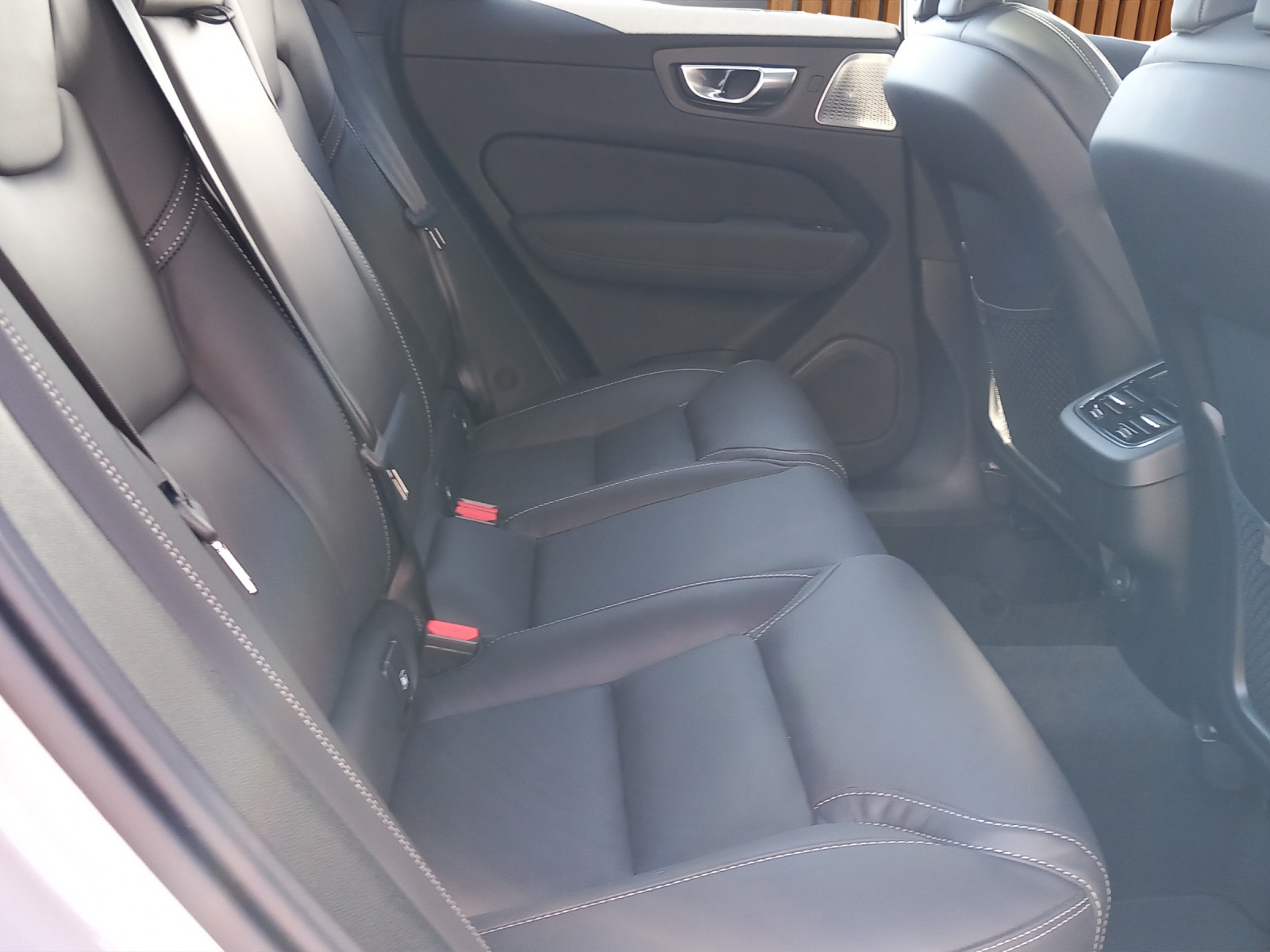 VOLVO XC60 2.0 B5 MH Ultra Bright AWD-image-10