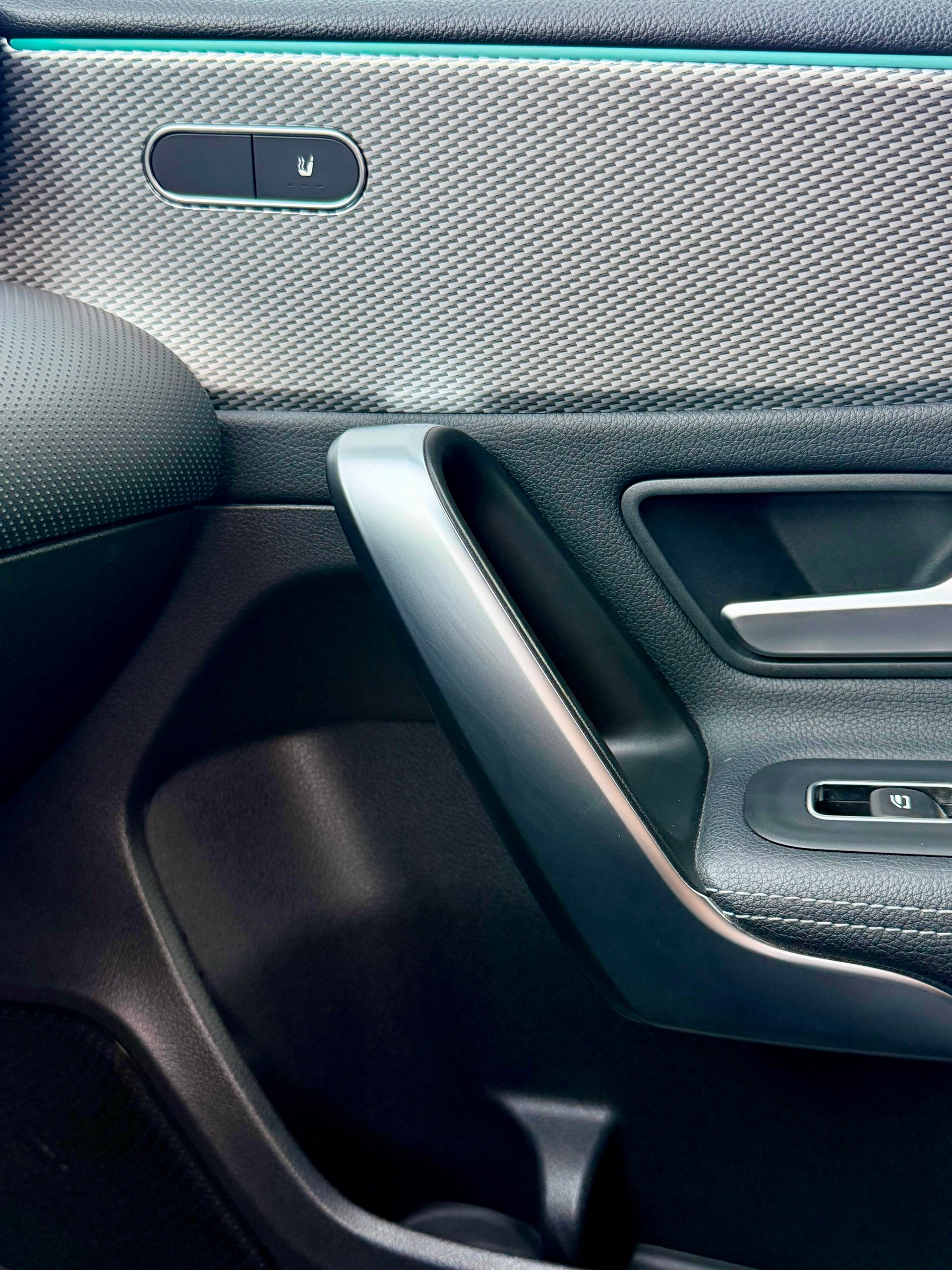 MERCEDES-BENZ A 180 Progressive 7G-DCT-image-12