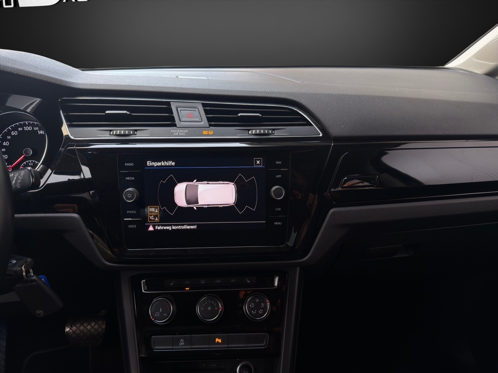 VW Touran 2.0 TDI BlueMotion Technology Comfortline DSG mit 150 PS * 7-Plätzer *-image-12