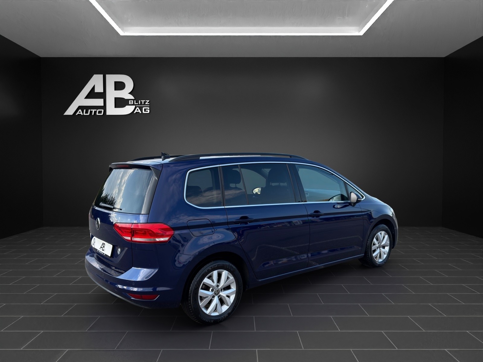 VW Touran 2.0 TDI BlueMotion Technology Comfortline DSG mit 150 PS * 7-Plätzer *-image-4