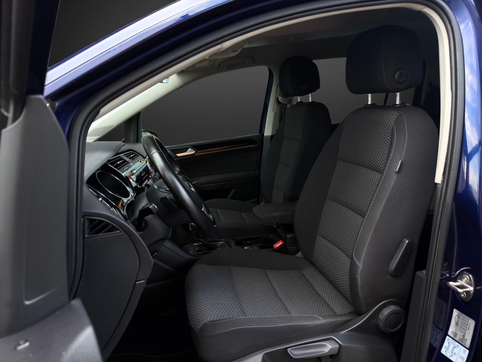VW Touran 2.0 TDI BlueMotion Technology Comfortline DSG mit 150 PS * 7-Plätzer *-image-6