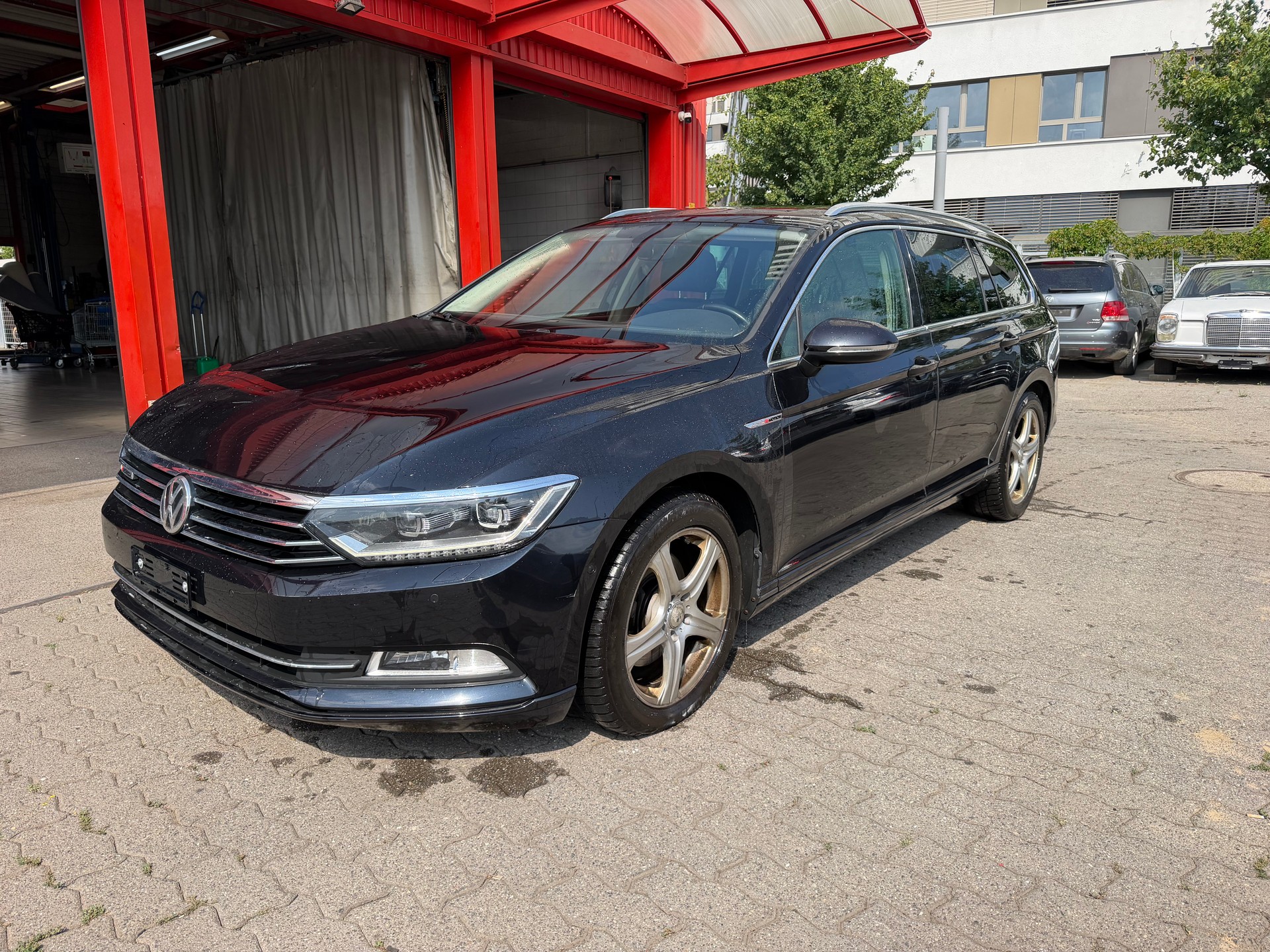 VW Passat Variant 2.0 TDI BMT Sport DSG 4Motion-image-0