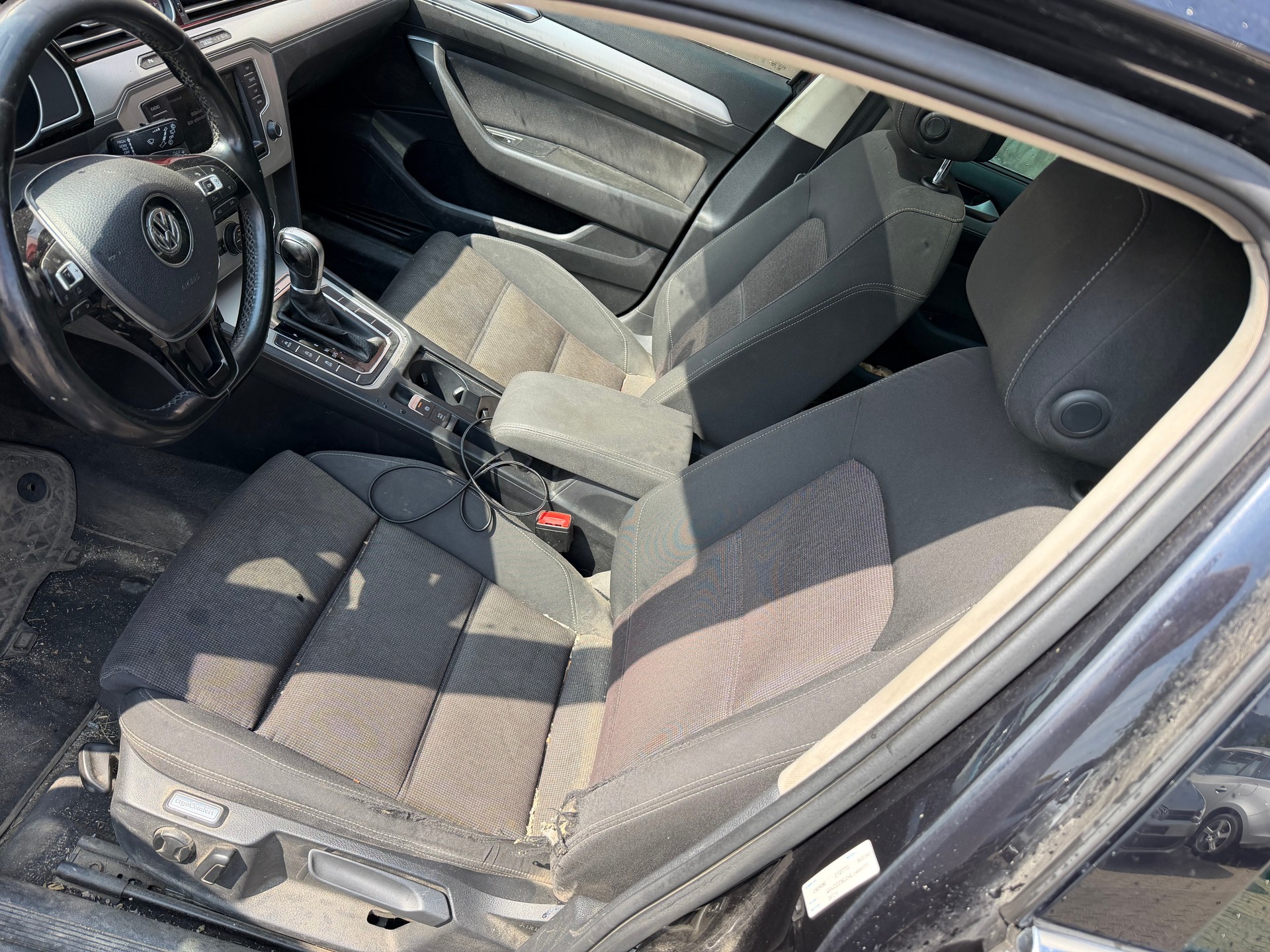 VW Passat Variant 2.0 TDI BMT Sport DSG 4Motion-image-5