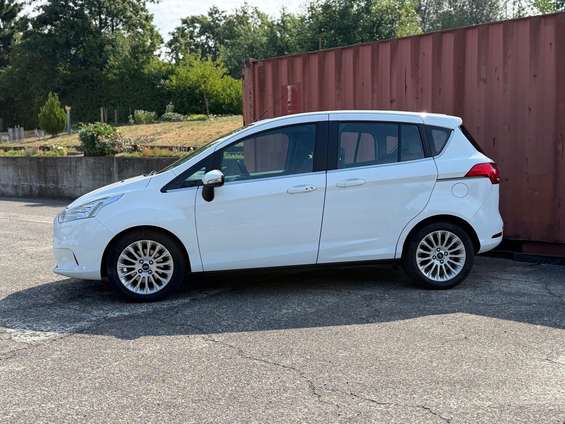 FORD B-Max 1.6i Ti-VCT Titanium FPS-showroom-element-3