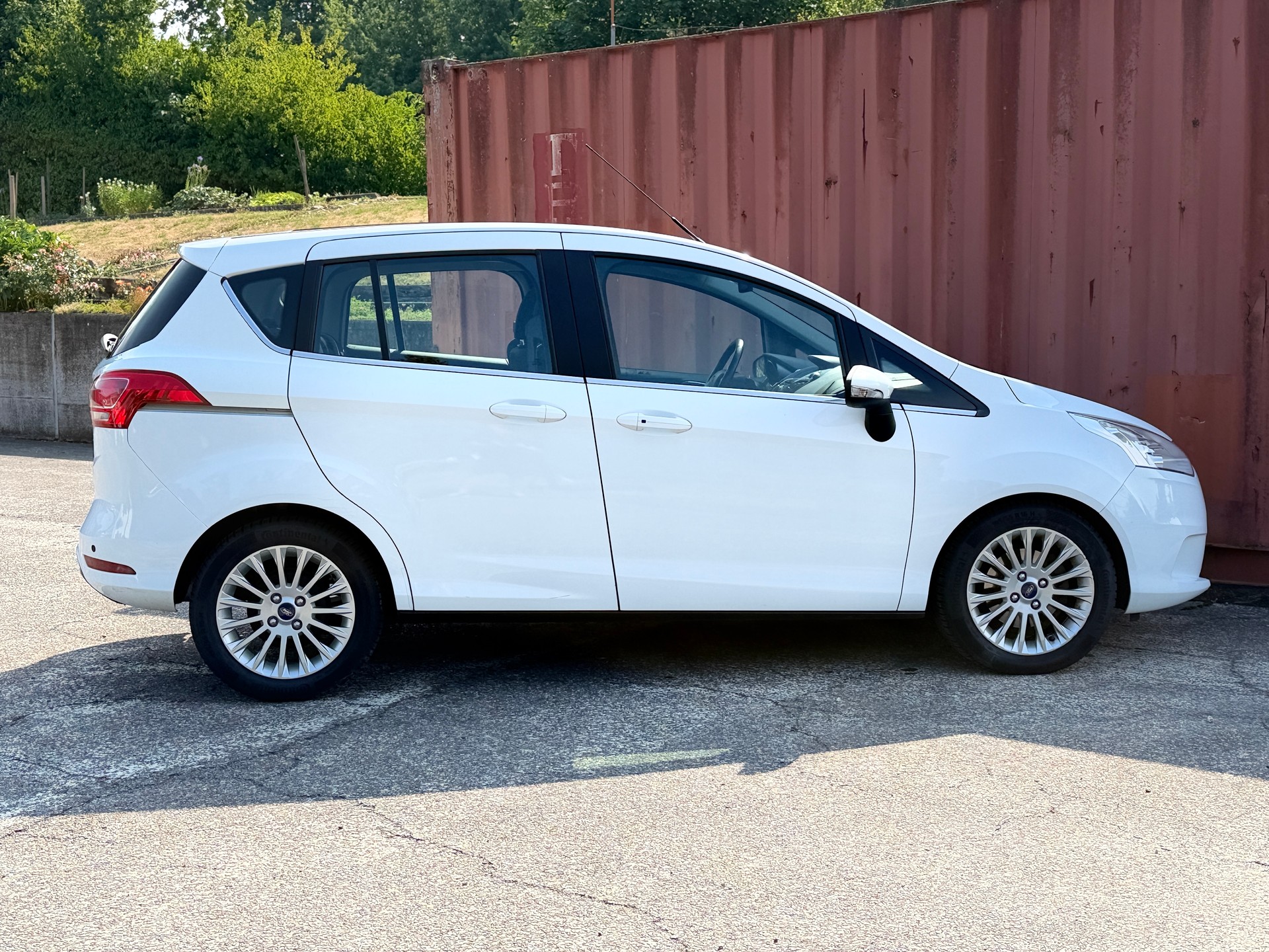 FORD B-Max 1.6i Ti-VCT Titanium FPS-showroom-element-2