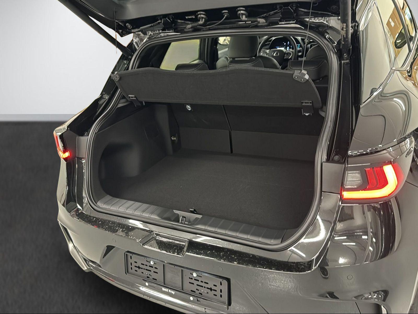 LEXUS LBX 1.5 Hybrid Relax AWD-image-4
