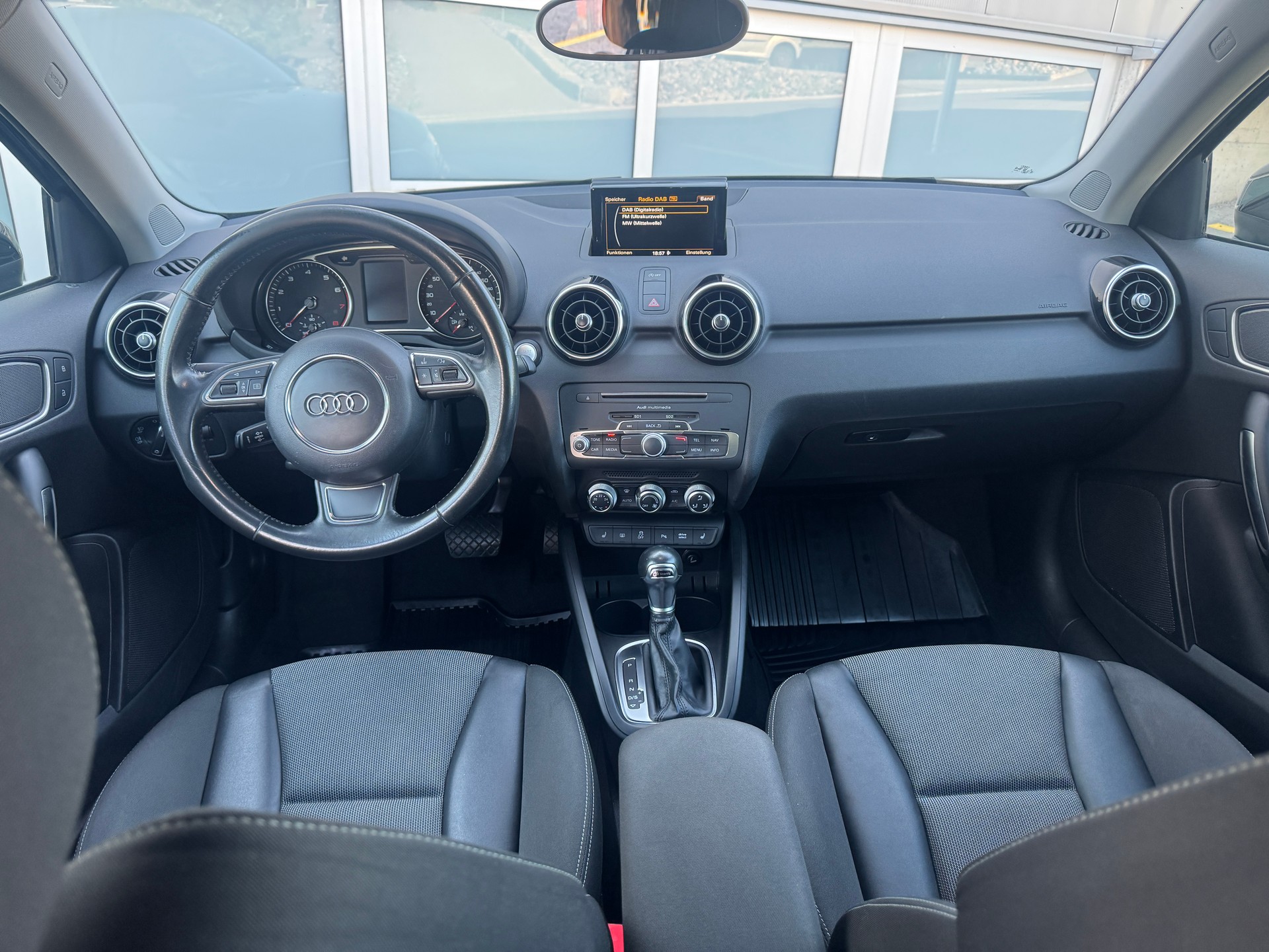 AUDI A1 Sportback 1.4 TFSI Sport S-tronic-image-4
