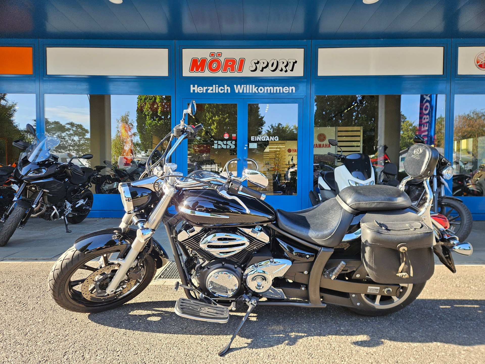 YAMAHA XVS 950 A Midnight Star-showroom-element-3