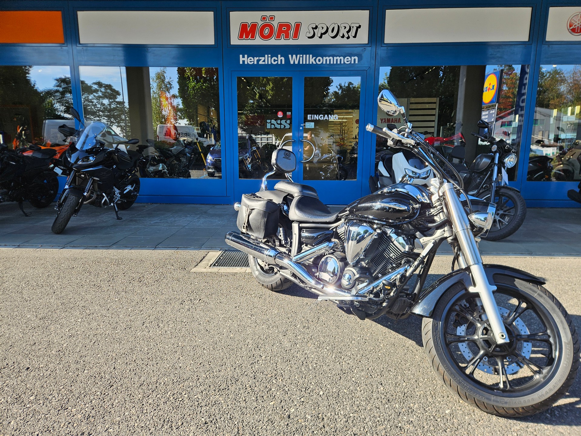 YAMAHA XVS 950 A Midnight Star-showroom-element-1
