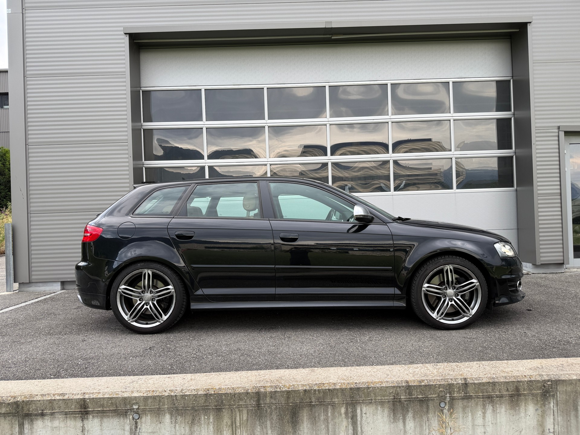 AUDI S3 Sportback 2.0 TFSI quattro S-tronic-image-1