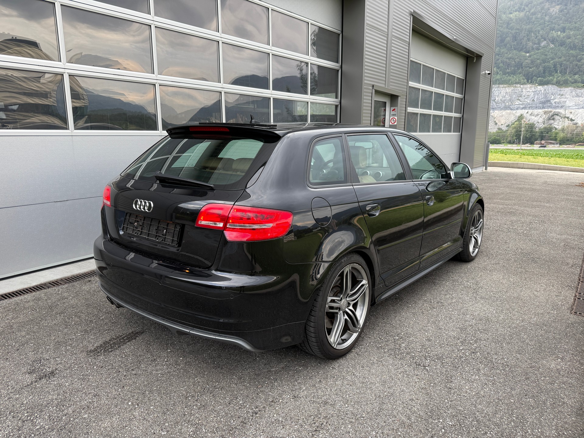 AUDI S3 Sportback 2.0 TFSI quattro S-tronic-image-2