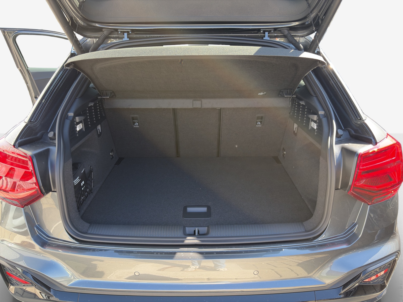 AUDI Q2 35 TFSI S line S-tronic-image-12