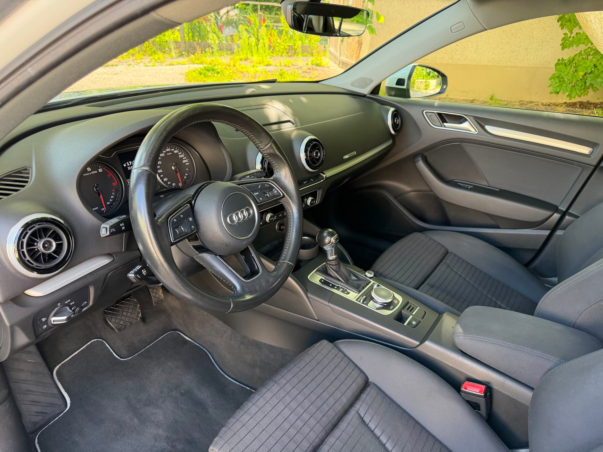 AUDI A3 Sportback 1.4 TFSI Sport S-tronic-image-16
