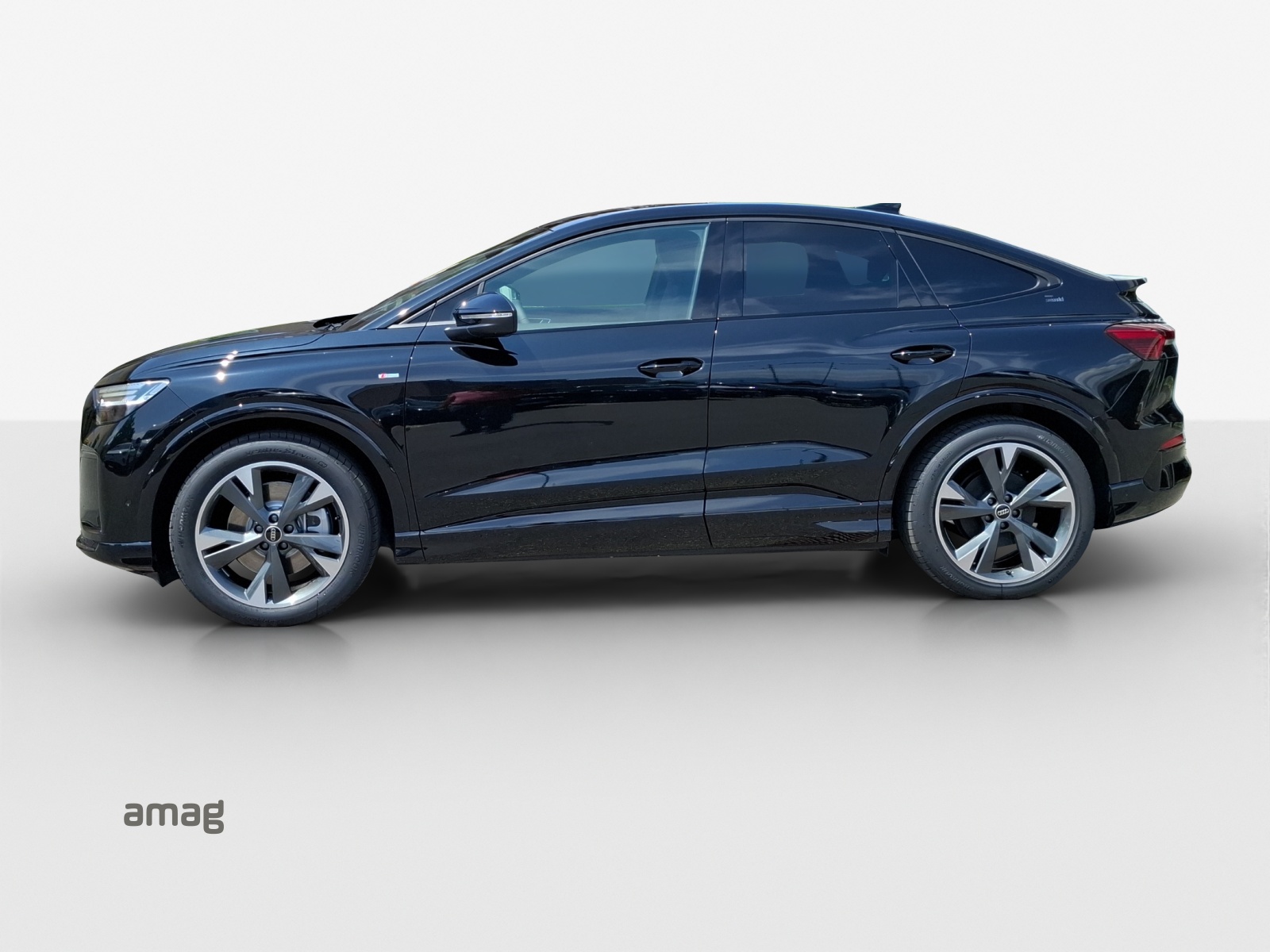 AUDI Q4 Sportback e-tron quattro performance Swiss Ski-image-1