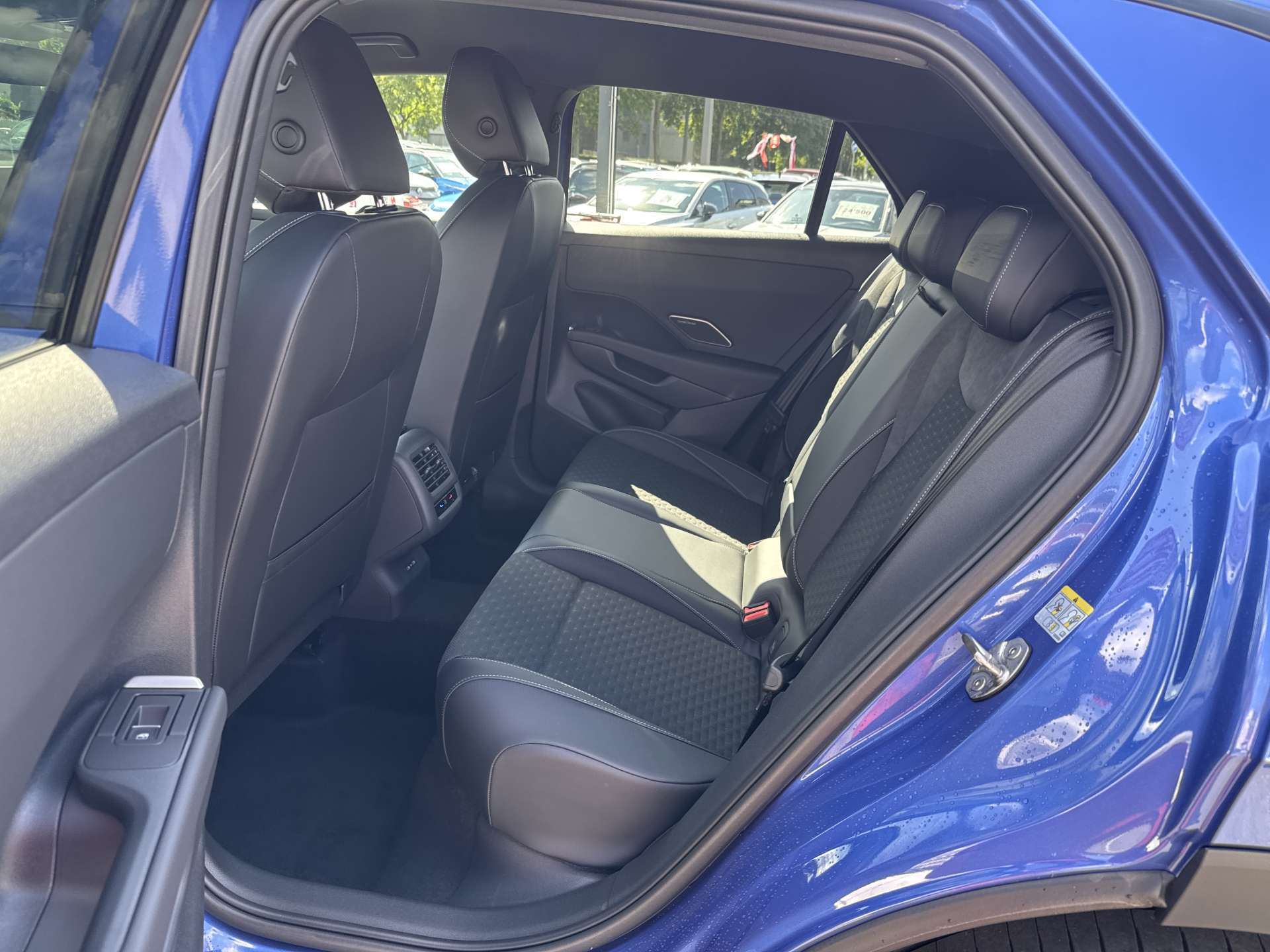 VW T-Roc 1.5 eTSi mHEV R-Line DSG-Automat-image-6