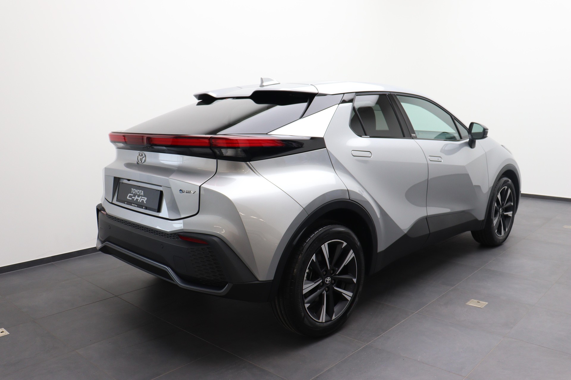 TOYOTA C-HR 1.8 HEV Swiss Edition-image-2